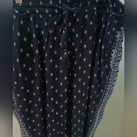 2/$15 Old Navy Bandana Print Elastic Waist Pants - Picture 2 of 5